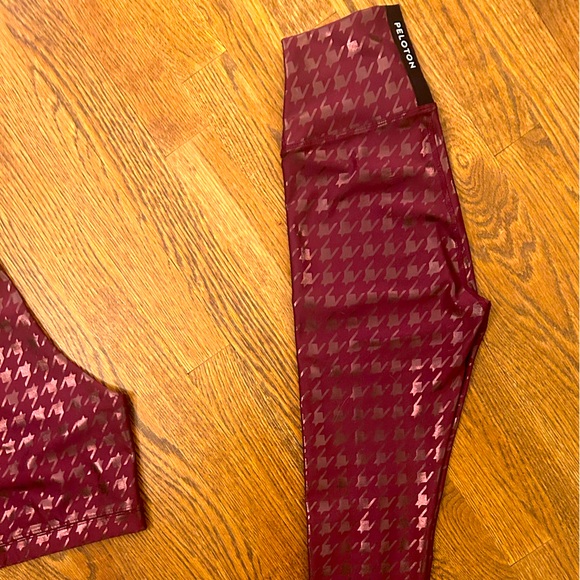 PELOTON Burgundy Houndstooth Set - Picture 7 of 7